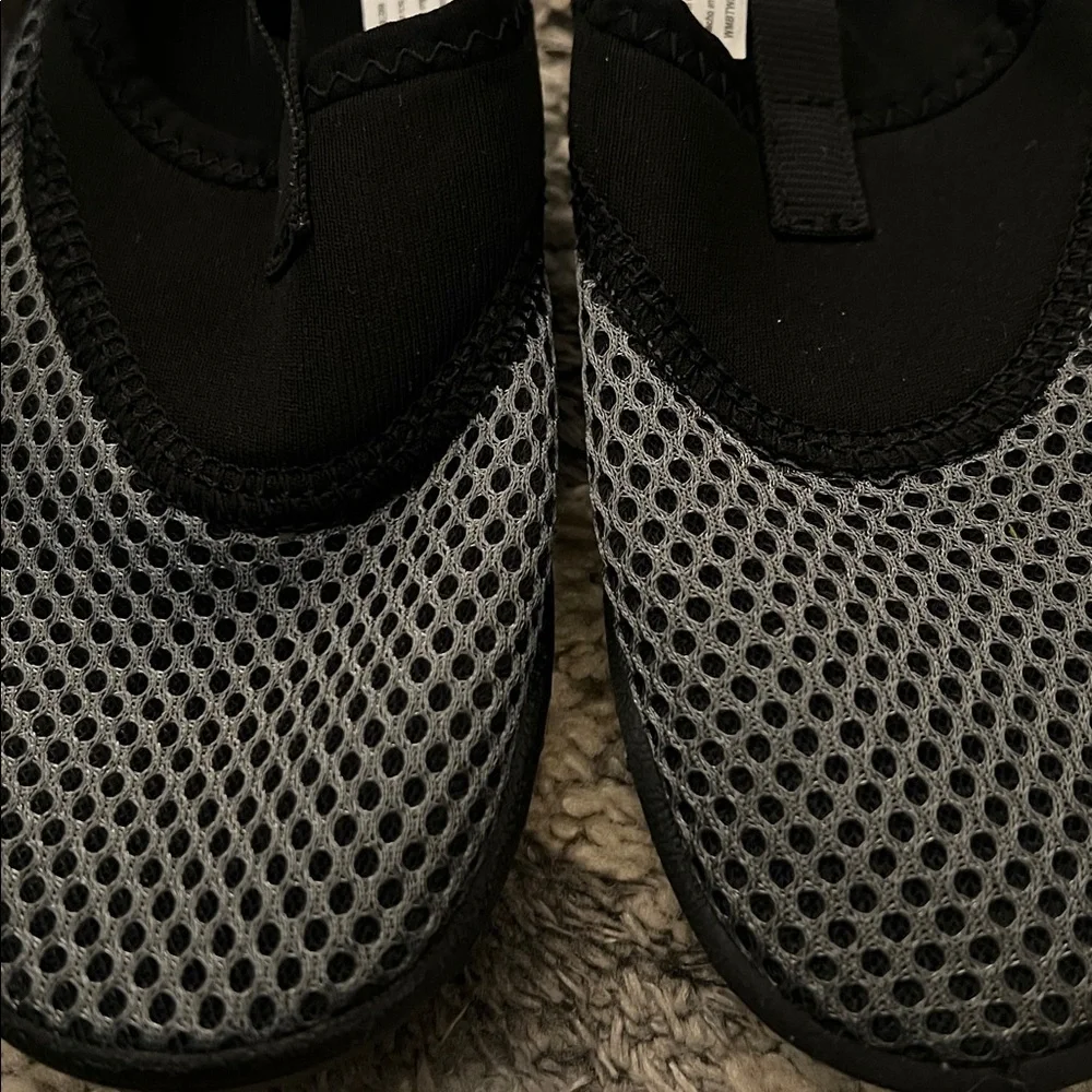 Wonder Nation water shoes, black, size 9/10 NWT and EUC! Bonus BLUE pair FREE!